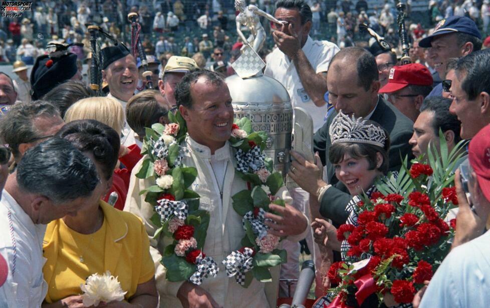 ... genießt in der Victory Lane einmal mehr den Rummel. Ebenfalls 1967 gewinnt Foyt ...