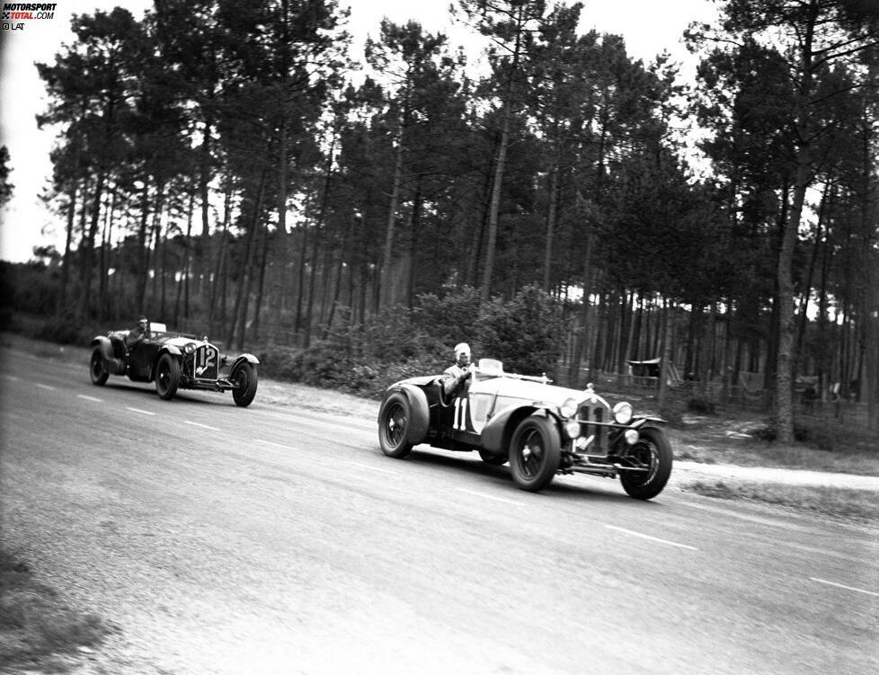 1931 eroberte Alfa Romeo mit einem Frontmotor Le Mans. Der kleine 2,3-Liter-V8-Kompressor brachte es auf rund 150 PS. Nicht die Leistung, sondern das geringe Gewicht war der große Vorteil des Alfas. Der zweitplatzierte Mercedes SSK mit seinem 7-Liter-Verbrenner wurde um über 100 Kilometer abgehängt. Bis 1934 blieb der 8C an der Sarthe unbezwungen.