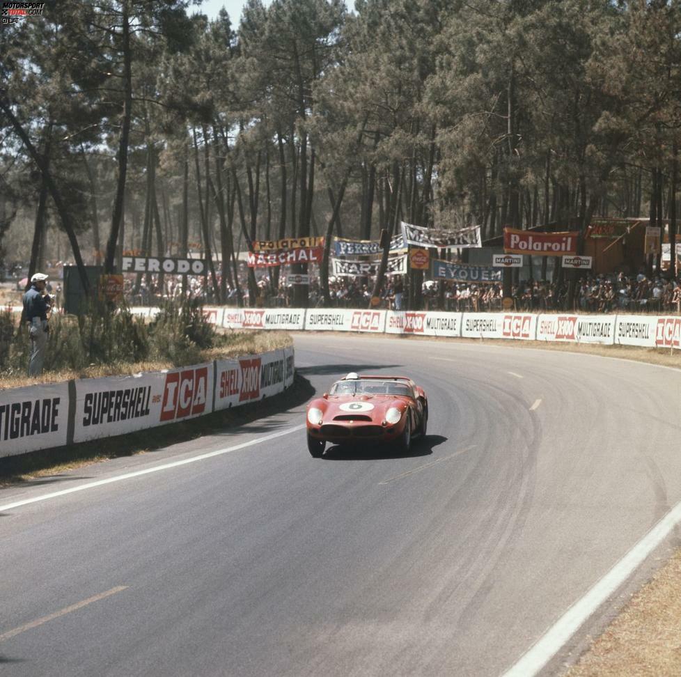 1962 - Ferrari 330LM: Der rote Renner aus Italien ist das bislang letzte Frontmotor-Auto, das bei den 24 Stunden von Le Mans den Gesamtsieg einfahren konnte. Dies ist schon 53 Jahre her. Bis zum Jahr 1962 war die Reihenfolge Achse-Motor-Fahrer-Achse normal, anschließend nicht mehr. Der Pilot rückte vor die Antriebseinheit.