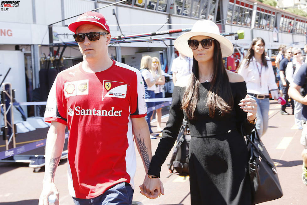 ... und Kimi Räikkönen (Ferrari) mit seiner Ex-Stewardess Minttu Virtanen.