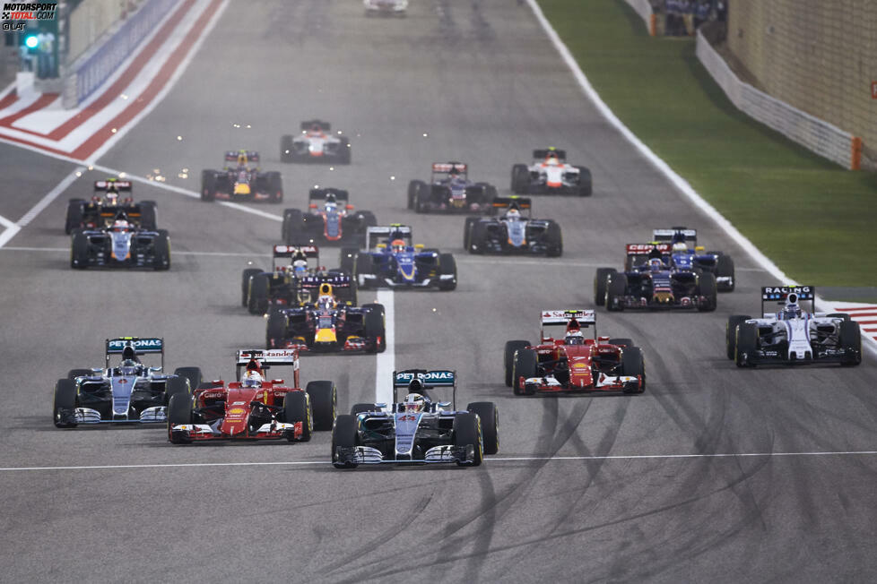Start zum Grand Prix von Bahrain: Hamilton kommt am besten weg, Vettel behauptet Platz zwei...