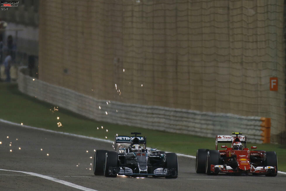 Heimlich, still und leise hat Kimi Räikkönen die Führung im Grand Prix übernommen, auch, weil er als einziger den Mut hat, schon im Mittelstint die härteren Reifen aufzuziehen. Eine Strategie, die sich noch lohnen sollte - auch wenn er seine zwischenzeitliche Führung in der 40. Runde an Hamilton abgeben muss.