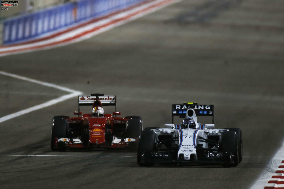 Teamkollege Vettel schließt indes weiter hinten relativ mühelos auf den viertplatzierten Williams von Valtteri Bottas auf. Aber trotz DRS ist an dessen Mercedes-Power kein Vorbeikommen. Einmal hat Vettel Glück, als er vor der ersten Kurve zu spät bremst und Bottas fast ins Heck rauscht.