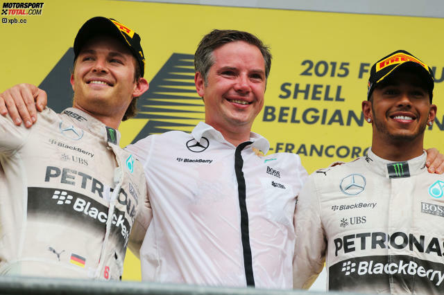 Noch acht Rennen zu fahren, noch 200 Punkte zu vergeben - und jetzt schon 28 Punkte Vorsprung auf Nico Rosberg: Lewis Hamilton rückt seinem großen Traum, dem dritten WM-Titel (genauso viele hat sein großes Idol Ayrton Senna gewonnen), beim Grand Prix von Belgien einen weiteren Schritt näher. Noch acht Rennen zu fahren, noch 200 Punkte zu vergeben - und jetzt schon 28 Punkte Vorsprung auf Nico Rosberg: Lewis Hamilton rückt seinem großen Traum, dem dritten WM-Titel (genauso viele hat sein großes Idol Ayrton Senna gewonnen), beim Grand Prix von Belgien einen weiteren Schritt näher.