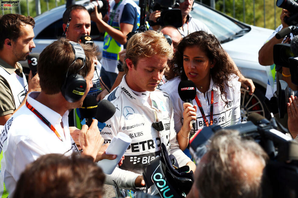 Für Rosberg beginnt das Wochenende gemischt: Trainingsbestzeit am Freitag, aber auch Reifenschaden bei 306 km/h. 