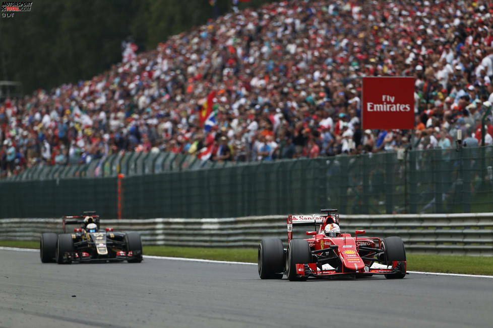 Das Duell um Platz drei lautet Vettel vs. Grosjean: Vettels Reifen haben um sieben Runden mehr auf dem Buckel, sodass Grosjean in der 40. von 43 Runden erstmals im Windschatten des Ferrari auftaucht. Aber trotz DRS-Nachteil kann sich Vettel durch Eau Rouge zunächst gut verteidigen.