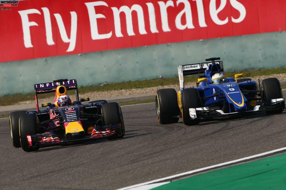 Sehenswertes Manöver: Ricciardo überholt Sauber-Fahrer Marcus Ericsson im Kampf um Position zehn. Am Ende wird daraus sogar noch der neunte Platz.