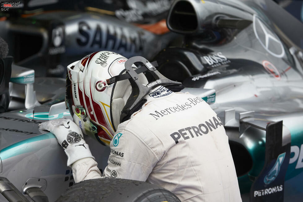 Fast geschafft: Lewis Hamilton (Mercedes) gewinnt nach 2014 auch den zweiten Grand Prix von Russland und ist damit praktisch Formel-1-Weltmeister 2015. Wenn er in Austin neun Punkte mehr holt als Sebastian Vettel (Ferrari) und zwei als Nico Rosberg (Mercedes), ist ihm der dritte Titel nicht mehr zu nehmen.