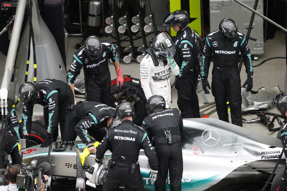 Bis zur fünften Runde hat Rosberg alles unter Kontrolle, dann wird ihm ein kaputter Gaspedal-Dämpfer zum Verhängnis. 