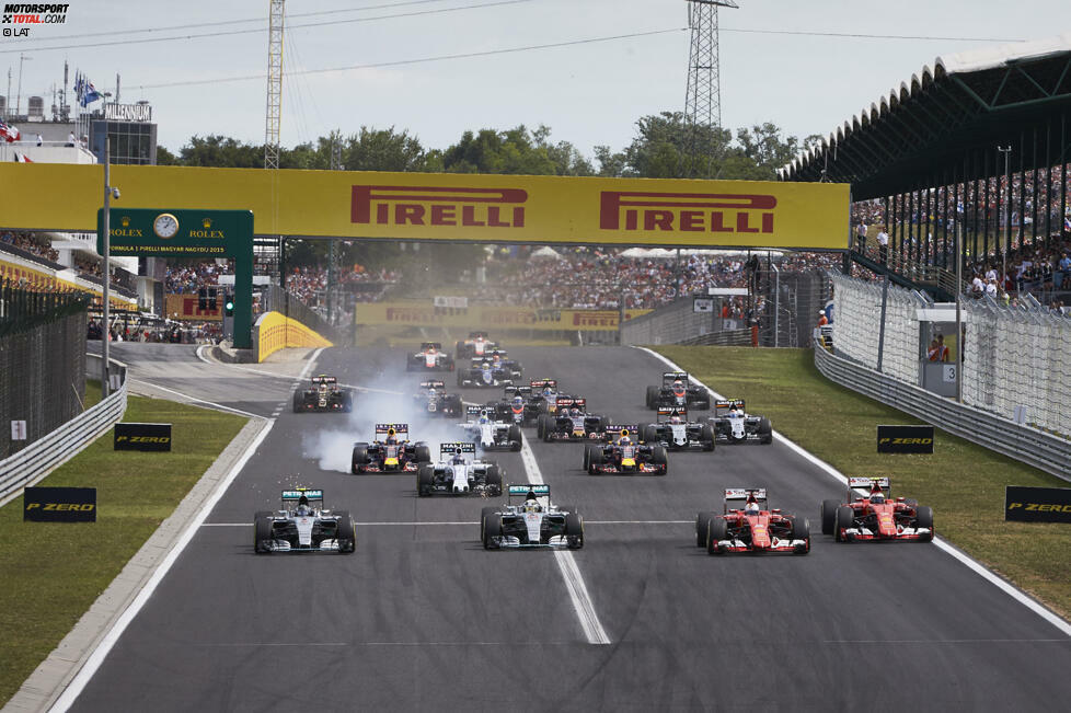 Der Start muss wiederholt werden, weil Felipe Massa (Williams) zu ungenau auf dem achten Startplatz parkt. Später gibt er zu: Nach der Schweigeminute für Bianchi kurz zuvor war der Routinier noch nicht ganz bei der Sache. Als es tatsächlich losgeht, kommen die beiden Ferraris besser weg als die beiden Mercedes. Die verschlafen nach Silverstone den zweiten Start hintereinander.