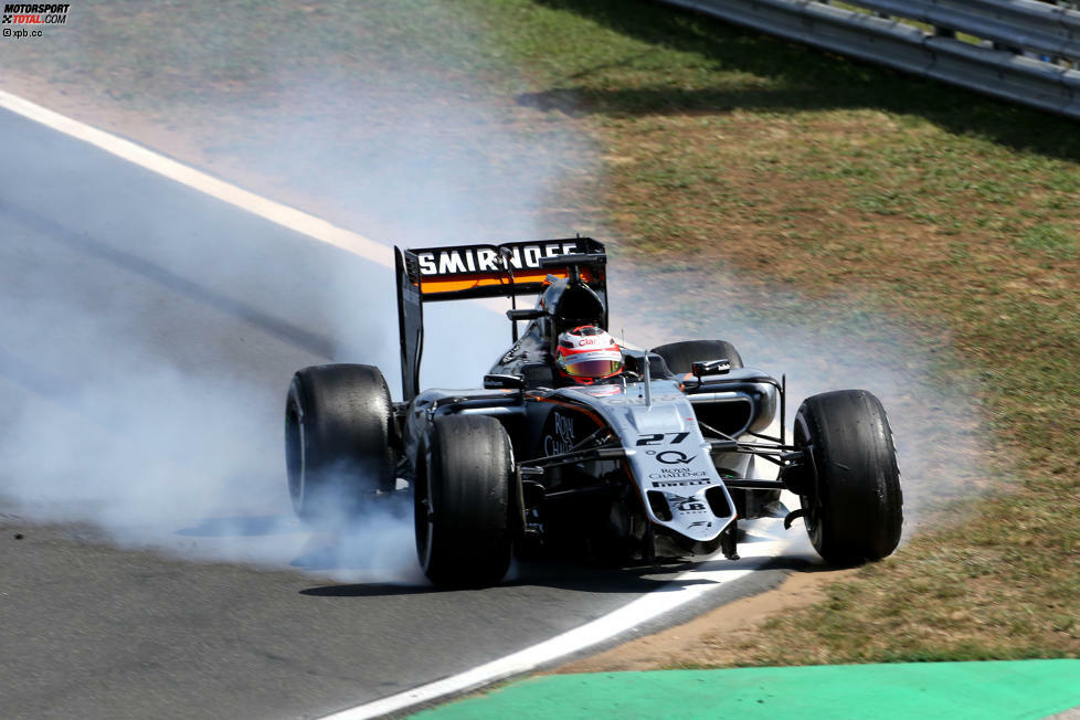 Knalleffekt in der 42. Runde: Vettel hat seinen Vorsprung auf Räikkönen von 2,7 (vor dem ersten Boxenstopp) auf 24,9 Sekunden ausgebaut, da rutscht plötzlich Hülkenberg ins Aus. Beim Force India löst sich der Frontflügel, das Auto wird unkontrollierbar.