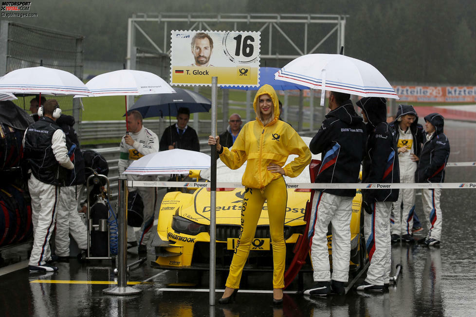 Auch im Regen machen die DTM-Ladies übrigens eine gute Figur. Das Wochenende in Spielberg liefert uns hierfür ein gutes Beispiel.