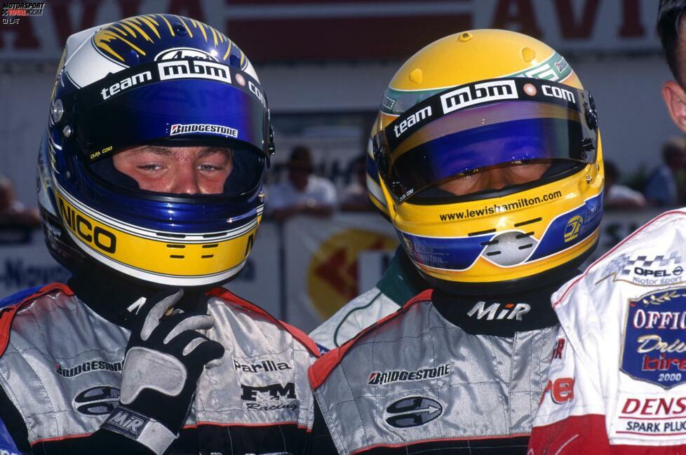 Bis 2001 bleibt Hamilton dem Kartsport treu und gewinnt weitere Meisterschaften. An seiner Seite fährt damals ein gewisser Nico Rosberg, der heute als Teamkollege bei Mercedes der größte Gegner im Kampf um den WM-Titel ist. Zu dieser Zeit verbindet die beiden eine gute Freundschaft, was im Laufe der Jahre allerdings nicht ganz standhalten soll.
