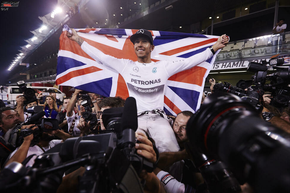 In der WM liegt Hamilton durch den Ausfall schon ein Stück zurück, doch danach ist der Brite im letzten Saisondrittel unschlagbar: Sechs der letzten sieben Rennen kann er gewinnen und sichert sich am Ende verdient seinen zweiten WM-Titel.