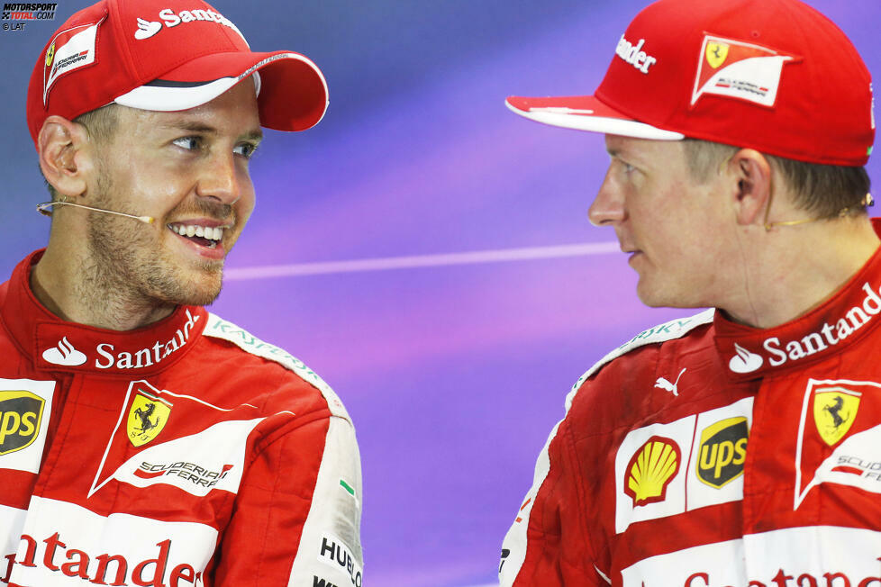 Erstmals stehen Vettel und Räikkönen gemeinsam als Teamkollegen auf dem Podium. Aber trotz Hamiltons Nullrunde fehlen Vettel in der Fahrer-WM immer noch 49 Punkte auf die Spitze. Das sind knapp zwei Siege.