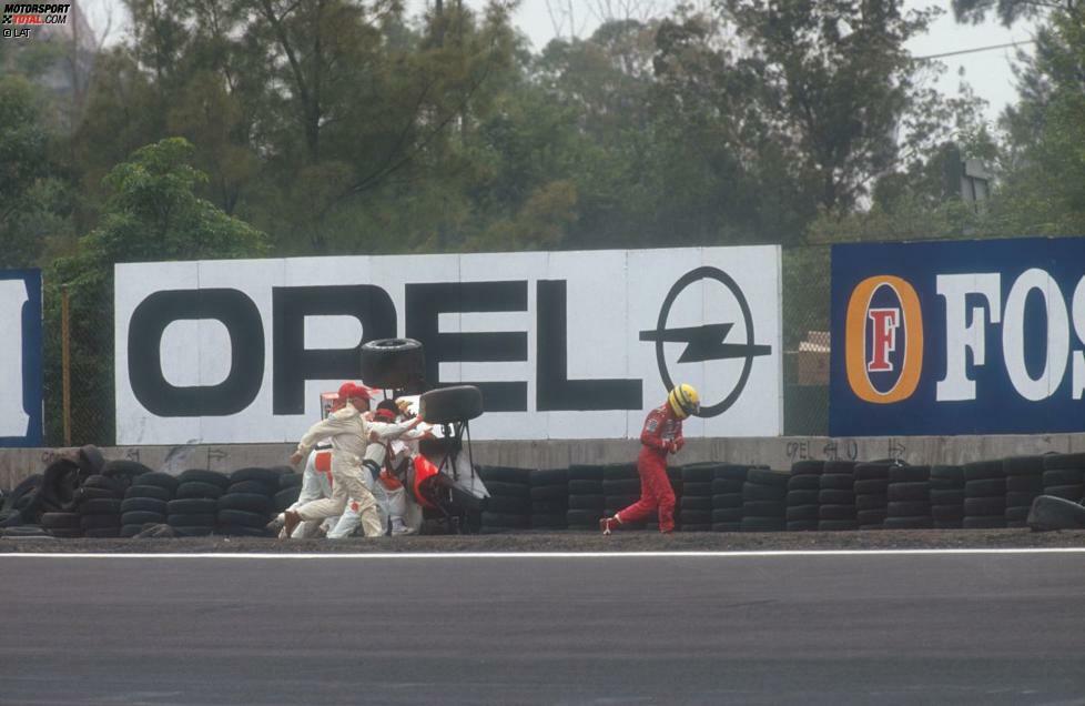1991 wird Ayrton Senna die Peraltada um ein Haar zum Verhängnis. Im Qualifying dreht sich der Brasilianer am Steuer seines McLaren im Scheitelpunkt der Kurve, weil er im Bemühen, mehr Schwung in Richtung Start/Ziel mitzunehmen, einen Gang heruntergeschaltet hat. Sennas Bolide schlägt nach einem wilden Ritt durchs Kiesbett in den Reifenstapeln ein und bleibt mit der Cockpitöffnung nach unten liegen. Der Weltmeister steigt unverletzt aus und beendet das Rennen tags darauf auf Platz drei hinter Sieger Riccardo Patrese (Williams) und dessen Teamkollege Nigel Mansell.