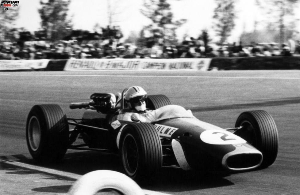 1967 sieht der Grand Prix von Mexiko, der ist einmal mehr das Saisonfinale darstellt, zum zweiten Mal nach 1964 die Entscheidung im Titelkampf. Denny Hulme bringt seinen Brabham hinter Sieger Jim Clark (Lotus) und dem eigenen Teamkollegen und Boss Jack Brabham als Dritter ins Ziel und krönt sich damit zum Champion. Bis heute ist Hulme der einzige Formel-1-Weltmeister aus Neuseeland.