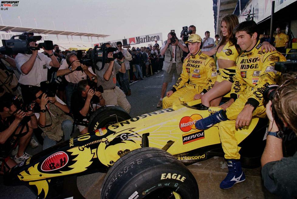 Der Teamchef fädelt nicht nur einen Motorendeal mit Honda ein, mit Damon Hill verpflichtet er auch einen ehemaligen Weltmeister für seinen Rennstall. Außerdem tritt das Team in dieser Saison erneut in der legendären Farbkombination Schwarz und Gelb an, welche das Aussehen der Boliden bis zum Aus des Rennstalls im Jahr 2005 prägen wird. Ebenfalls legendär sind die 