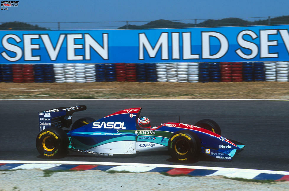 1994 folgt der Aufschwung: Die Ergebnisse des Teams, bei dem Barrichello und Irvine nun Stammpiloten sind, stabilisieren sich deutlich und gleich beim zweiten Saisonrennen in Aida gelingt dem Brasilianer der erste Podiumsplatz in der Geschichte des Teams. In Belgien holt der spätere Ferrari-Pilot und mehrfache Grand-Prix-Sieger im gleichen Jahr auch noch die erste Pole-Position für Jordan. Mit 28 Punkten beendet man die Saison erneut auf Platz fünf der Konstrukteurs-Wertung.