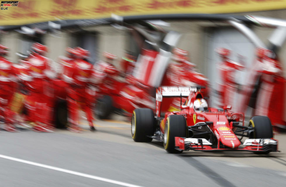 Vettels Aufholjagd beginnt holprig, mit einem verpatzten Boxenstopp (6,6 Sekunden) in der siebten Runde. Ferrari setzt auf eine aggressive Zweistoppstrategie und hofft auf ein Safety-Car - in Montreal ausnahmsweise vergebens.