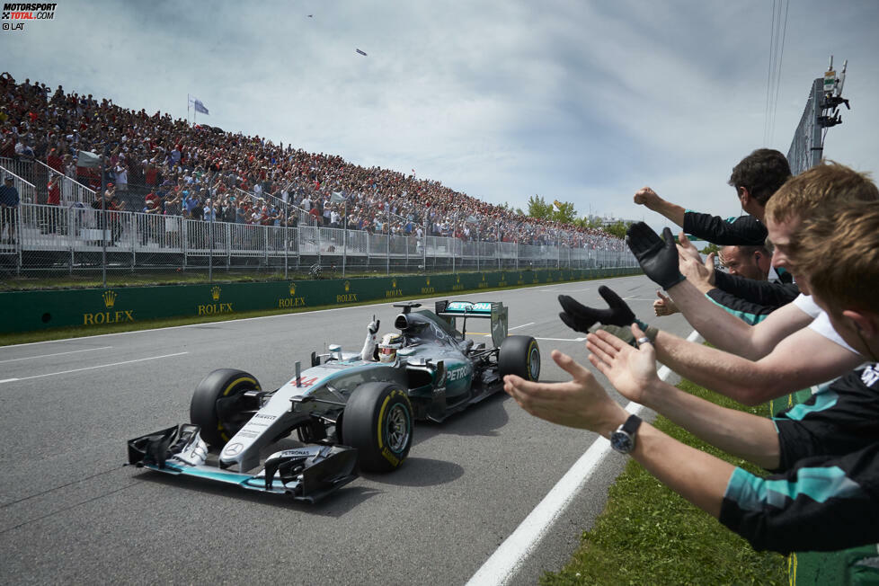 In den letzten zwei Runden muss Hamilton schon 100 Meter früher vom Gas, um noch genug Benzin für die Auslaufrunde zu haben, aber er gewinnt den Grand Prix letztendlich souverän vor Rosberg, Bottas, Räikkönen und Vettel. Und hat in der Weltmeisterschaft nach sieben von 19 Rennen 17 Punkte Vorsprung auf seinen Teamkollegen.