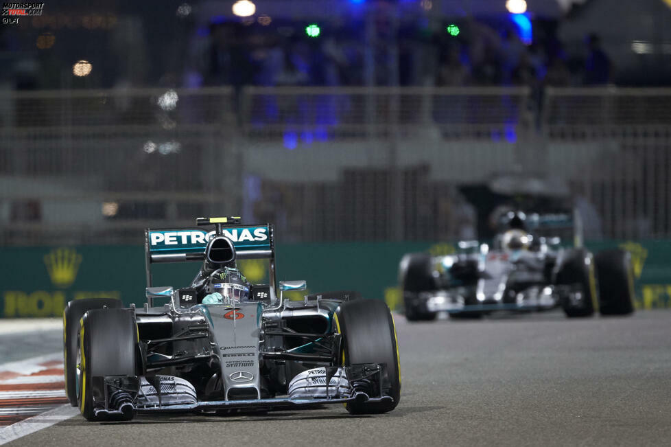 November 2015: Nach dem Titelgewinn ist bei Hamilton die Luft raus und Rosberg bestimmt die Rennen in Mexiko, Brasilien und Abu Dhabi - so überholt er auch noch Sebastian Vettel, der zwischenzeitlich Rang zwei in der WM-Gesamtwertung erobert hat. Der Brite betont seinerseits, mit harten Bandagen angegangen worden zu sein: 
