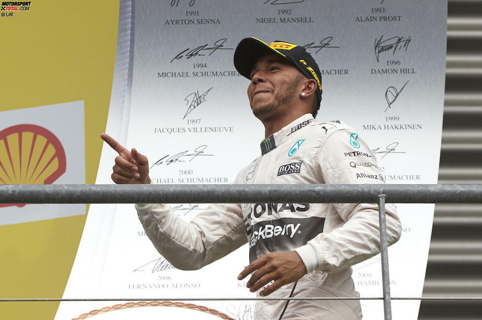 Juni bis September 2015: Lewis Hamilton ist im Qualifying nicht zu schlagen. Er holt sieben Pole-Positions in Serie und münzt vier davon in Grand Prix-Siege um. In Österreich zeigt sich aber, dass er und Nico Rosberg zunehmend nervöser werden, als beide im Zeittraining patzen. Für zusätzliche Würze im Duell sorgt Sebastian Vettel, der mit Ferrari immer näher an Mercedes heranrückt und dafür sorgt, dass sich die Ex-Kumpels nicht nur auf ihr Duell konzentrieren können. Stand der Dinge nach Italien: Hamilton 202 Punkte, Rosberg 181.