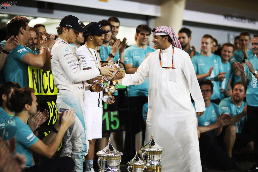Eine Ablenkung im Cockpit bedeutet der Nebenkriegsschauplatz für Hamilton nicht. In Bahrain erreicht seine Dominanz mit dem dritten Saisonsieg im vierten Rennen einen vorläufigen Höhepunkt. Für Rosberg noch schlimmer: Der Brite bestimmt auch in den Qualifyings das Tempo und sichert sich alle Pole-Positions. Damit scheint eine letzte Rosberg-Bastion gefallen zu sein. Stand der Dinge nach Bahrain: Hamilton 93 Punkte, Rosberg 66.
