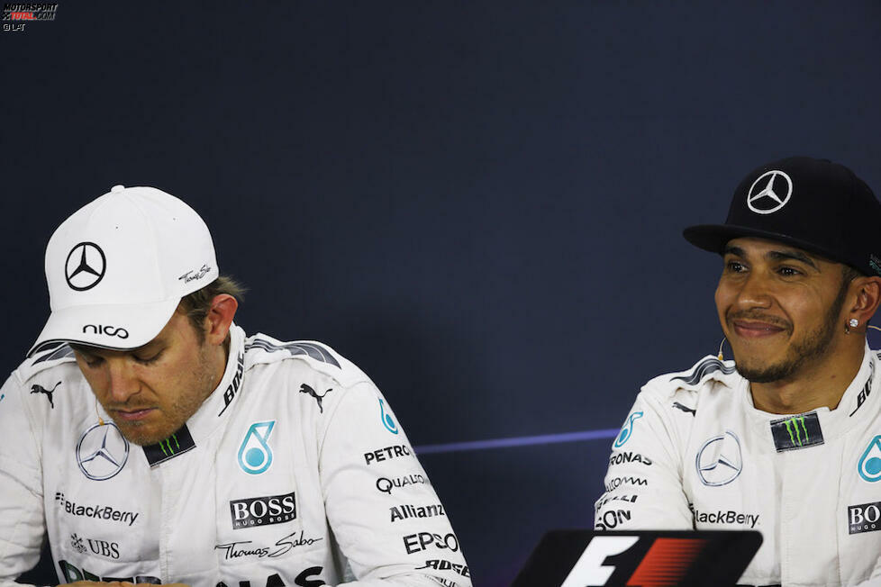 April 2015: Beim China-Grand-Prix kocht das Duell über. Rosberg hat in Schanghai das Nachsehen, erhebt jedoch Vorwürfe in Richtung Hamilton: Der Weltmeister und Sieger des Rennens habe mit langsamen Runden an der Spitze versucht, ihn einzubremsen und damit zur möglichen Beute für den Ferrari-Pilot Sebastian Vettel zu machen. Dafür hat der Brite nur ein Lächeln übrig. Seine Reaktion: Wenn Rosberg schneller hätte fahren können, warum hat er dann nicht attackiert? Stand der Dinge nach China: Hamilton 68 Punkte, Rosberg 51.