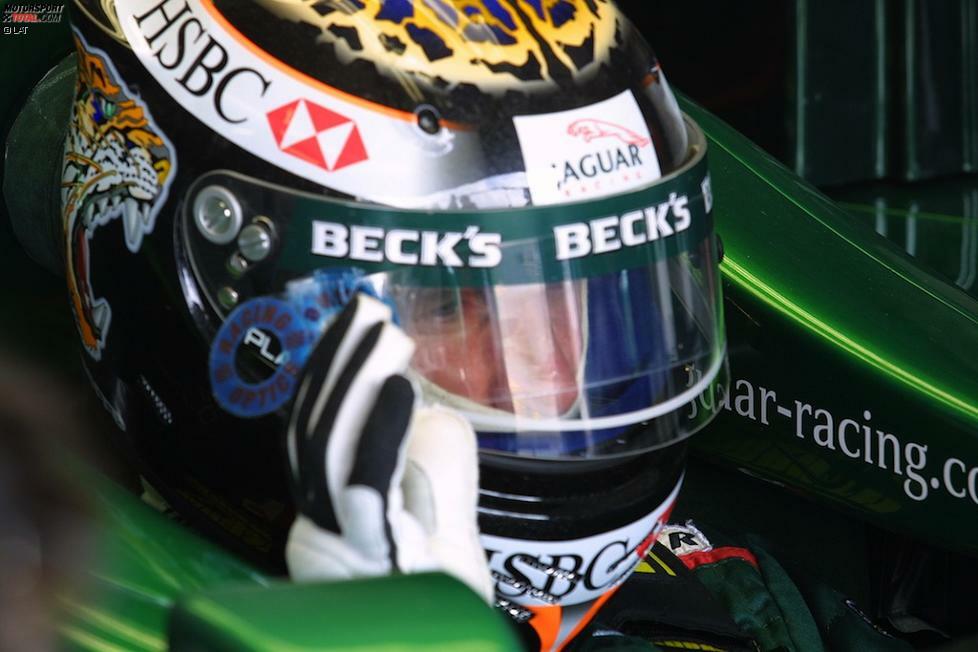 Eddie Irvines Jaguar-Helm (2002): In der Saison 2002, seiner dritten bei Jaguar, dachte sich der Nordire einen besonderen Clou und eine Anspielung auf seinen Arbeitgeber aus. Irvine ließ sich das namensgebende Tier auf den Kopfschutz pinseln.