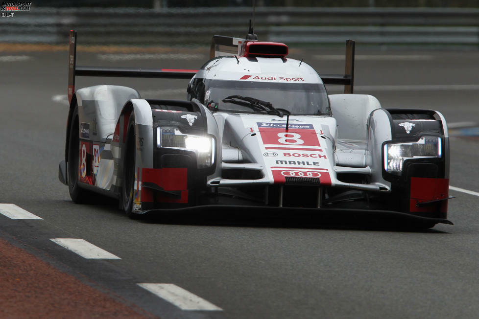 4 - Audi ist zur Saison 2015 mit dem R18 e-tron quattro in die 4MJ-Hybridklasse aufgestiegen. Dies bedeutet, dass das Schwungradsystem der Ingolstädter pro Runde in Le Mans vier Megajoule an Energie aufnehmen und wieder abgeben darf. Im direkten Vergleich zur Konkurrenz hinkt Audi etwas hinterher. Toyota fährt wie im Vorjahr in der 6MJ-Klasse, Porsche nutzt die Möglichkeiten des aktuellen Reglements mit acht Megajoule pro Runde voll aus - und hat somit den meisten Boost durch Elektromotoren.