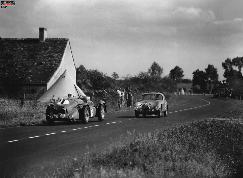 Juan Manuel Fangio (fünf Formel-1-Titel): So erfolgreich seine Karriere in der Formel 1 verlief, so traurig bleibt die Le-Mans-Bilanz der argentinischen Legende. Juan Manuel Fangio tritt viermal in Le Mans an. 1950 scheidet er im Gordini T15S (hier hinter einem M.A.P. Diesel von Pierre Veyron) ebenso mit Defekt aus wie 1951 im Talbot-Lago T26S und 1953 im Alfa Romeo 6C 3000 LM. Beim tragischen Rennen 1955 wird sein Mercedes 300 SLR wie alle Fahrzeuge des Stuttgarter Herstellers infolge des katastrophalen Unfalls von Pierre Levegh zurückgezogen. Starts: 4; Beste Platzierung: -