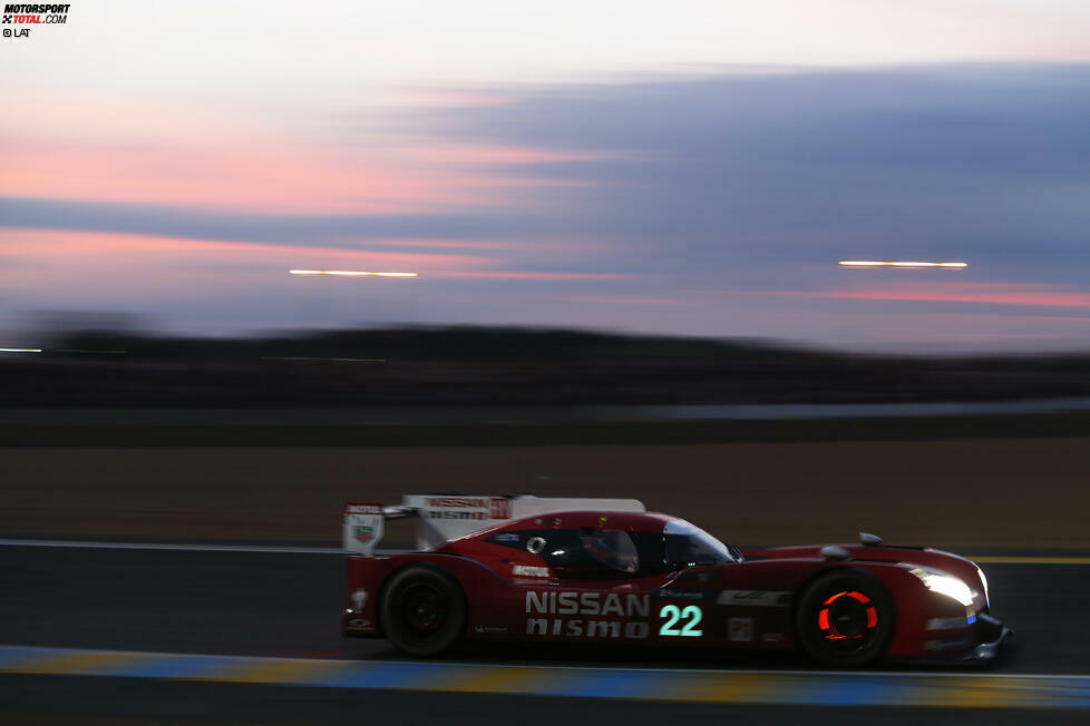 Noch schlimmer erging es Nissan: Das Wettbewerbsdebüt des GT-R LM Nismo wurde ein sportliches Debakel auf ganzer Linie. Kein einziger der skurrilen LMP1-Fronttriebler sollte in Wertung kommen, wenigstens sah die Nummer 22 mit Harry Tincknell, Michael Krumm und Alex Buncombe die Zielflagge. Die Rundenzeiten lagen auf LMP2-Niveau.