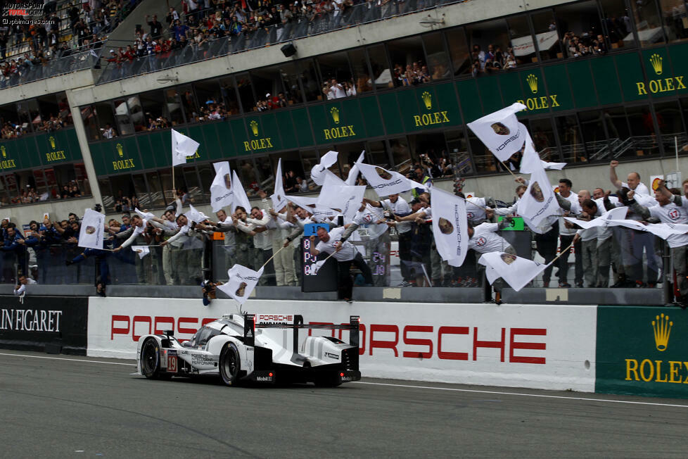 Der große Gewinner aber hieß Porsche: 17. Gesamtsieg in Le Mans, dazu holte mit Nico Hülkenberg der prominenteste Porsche-Pilot den Sieg gemeinsam mit Nick Tandy und Earl Bamber. Das Trio, das bis zum vorigen WEC-Lauf in Spa noch nie gemeinsam ein Rennen bestritten hat, beeindruckte selbst die Stammfahrer.