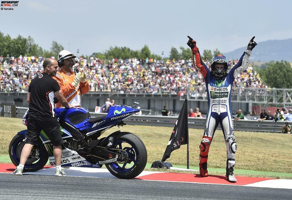 Lorenzo gewinnt anschließend auch in Le Mans, Mugello und Barcelona. Erstmals in seiner Karriere triumphiert der Spanier damit bei vier Rennen in Serie. Der 28-Jährige scheint in der Form seines Lebens zu sein und auch in der WM ist plötzlich wieder alles offen. Rückstand nach dem siebten Saisonrennen: 1 Punkt.