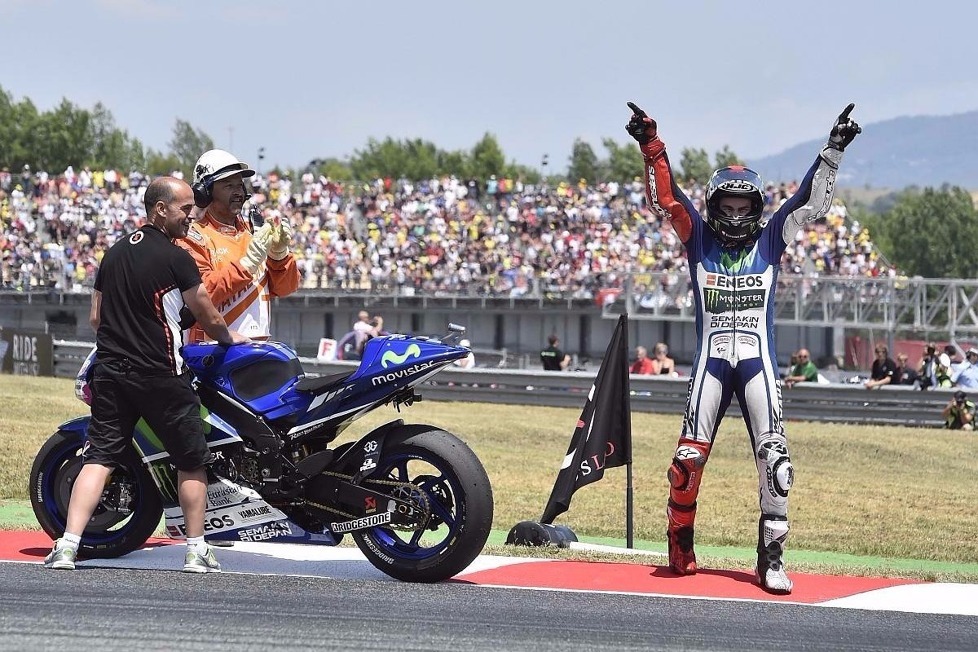 Trotz einer Vielzahl von Rückschlägen gibt Jorge Lorenzo in der MotoGP-Saison 2015 nie auf und krönt sich am Ende zum fünften Mal in seiner Karriere zum Weltmeister