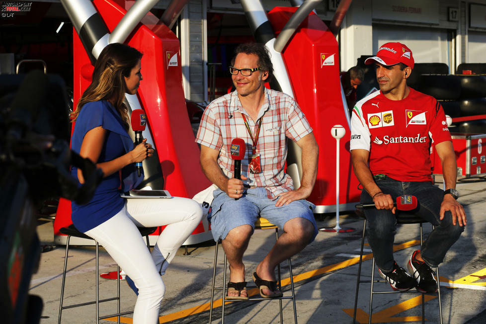 Der Mann rechts im Bild ist bei vielen internationalen TV-Stationen gefragt, meistens aber bei Sky Italia. Marc Gene (36 GPs) gilt als Sprachtelent und parliert mal eben auf Italienisch, Englisch, Französisch oder Deutsch. Seine Muttersprache Spanisch hat er auch nicht verlernt. Gene ist zudem bei Ferrari unter Vertrag.