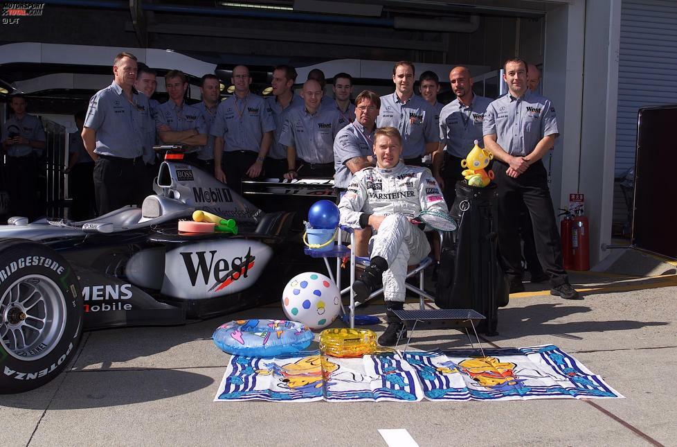 ...eine Auszeit zu nehmen. Aus der Auszeit wird das Ende der Formel-Karriere: Häkkinen macht sich rar, besucht aber 2002...