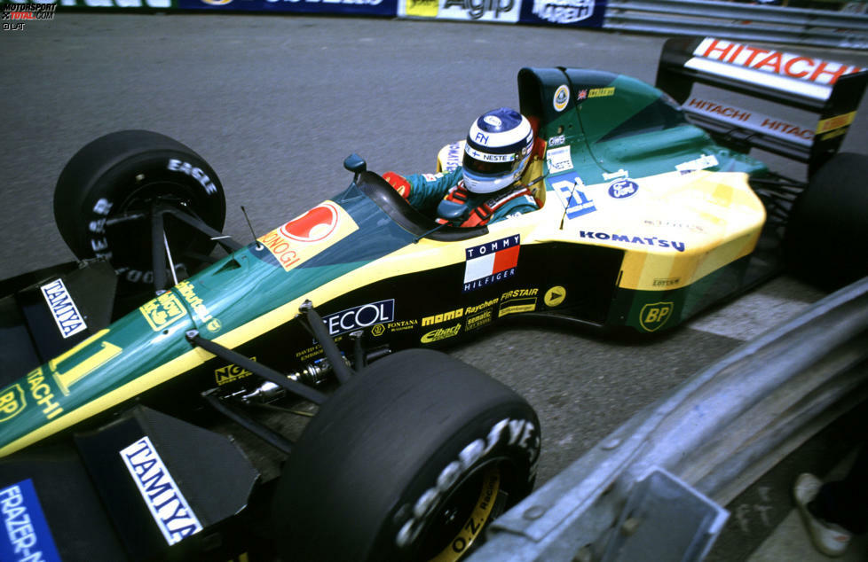...deutlich besser. Lotus designt ein konkurrenzfähiges Auto und Häkkinen führt das Mittelfeld an. In Frankreich und Ungarn gelingen ihm zwei vierte Plätze - er wird Achter in der Fahrer-WM, deutlich vor seinem Teamkollegen Johnny Herbert. Das reicht, um...