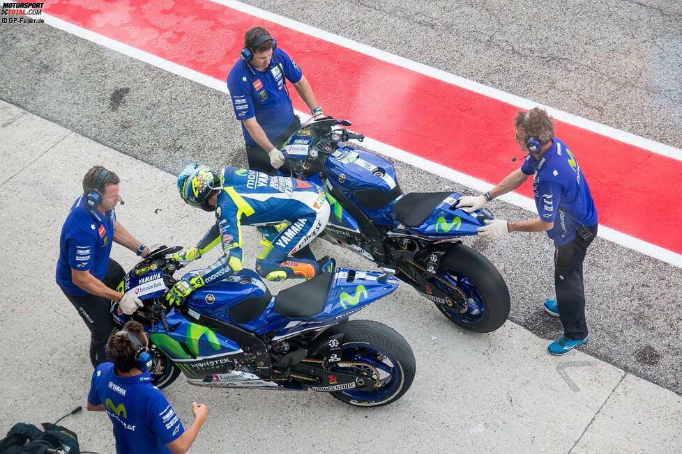 Jorge Lorenzo wechselt schließlich zwei Runden nach Marquez, während Rossi noch eine weitere Runde fährt und erst am Ende der 20. Runde in die Boxengasse abbiegt.