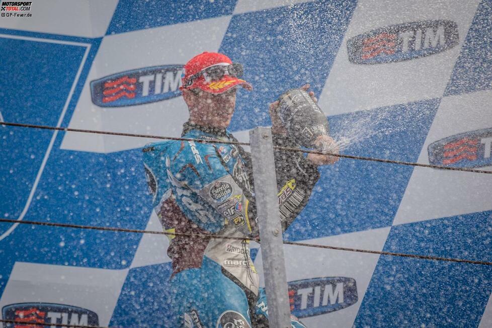 Unglaublich auch das Rennen von Scott Redding: Er stürzt in Runde sechs und wechselt zweimal das Bike. Trotzdem wird er zum ersten Mal in seiner Karriere Dritter.