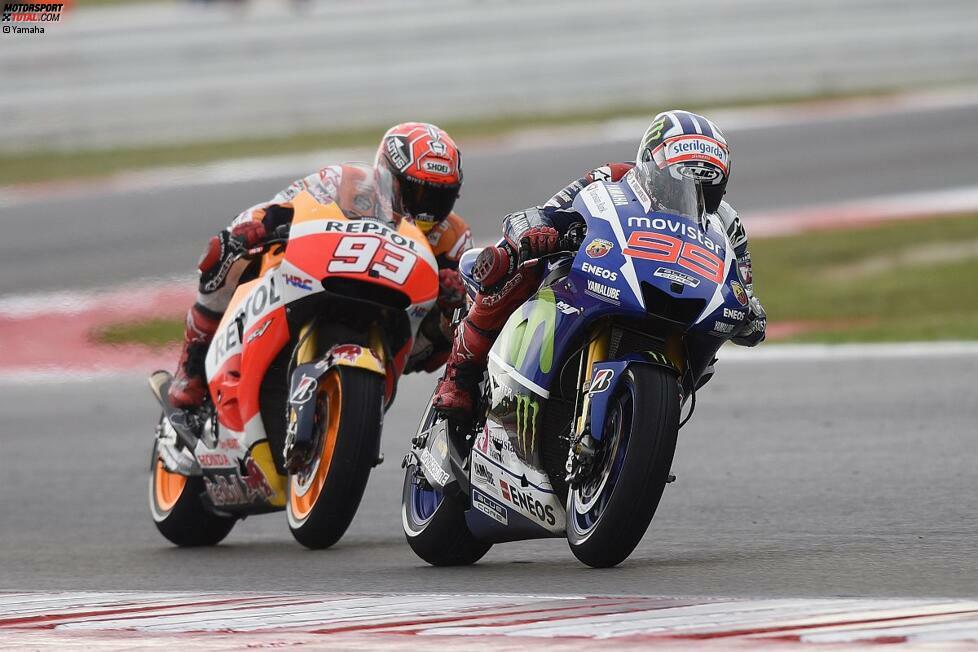 Schließlich trocknet es rasch ab und die ersten Fahrer wechseln zurück auf das erste Motorrad mit Slicks. Marc Marquez kommt nach 17 Runden an die Box.