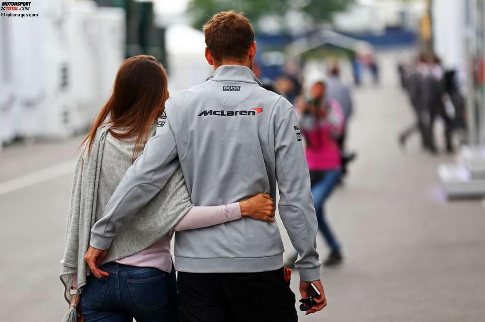 Aus der Formel-1-Saison 2014 verabschiedete sich das Traumpaar als Verlobte, 2015 kommen sie als Ehepaar zurück. Viel Glück!
