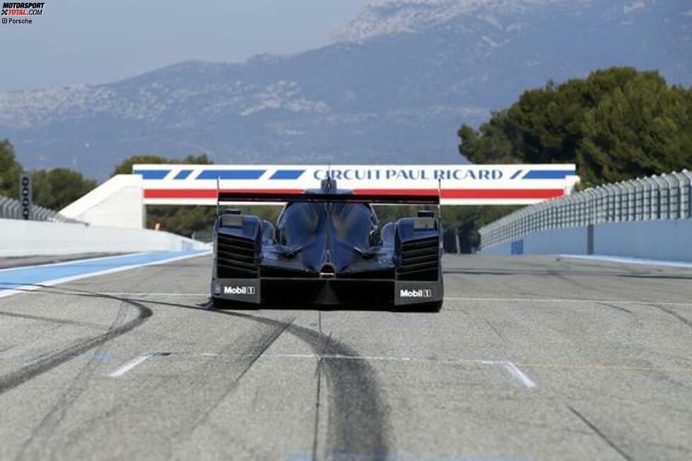 15. Dezember 2014: Erster Funktionstest mit dem 2015er-Porsche 919 Hybrid auf dem Prüfgelände in Weissach, am Steuer sitzt Marc Lieb. Vorstellung des Porsche 919 Hybrid der zweiten Generation beim 