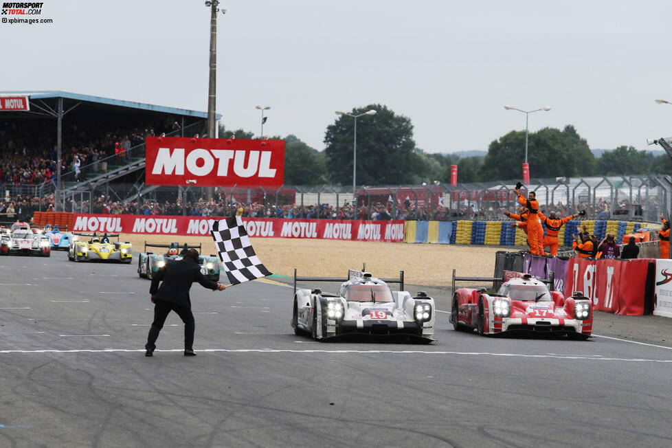 14. Juni 2015: Bamber/Hülkenberg/Tandy holen in Le Mans den 17. Gesamtsieg für Porsche. Bernhard/Hartley/Webber machen den Doppelsieg perfekt. Es ist der vierte für Porsche nach 1971, 1987 und 1998. Dumas/Jani/Lieb beenden das spektakuläre Rennen auf Rang fünf. Nach nunmehr drei WM-Läufen und doppelter Punktvergabe in Le Mans führt Porsche in der Hersteller-Wertung der WM.