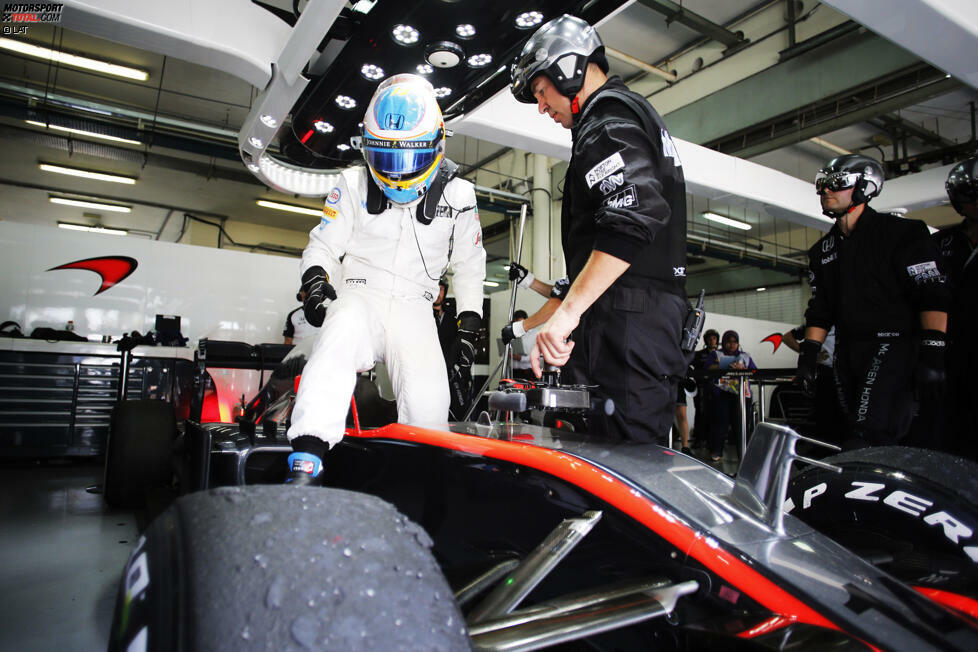 McLaren-Honda kommt aus der Talsohle nicht raus: Fernando Alonso scheidet in der 21. Runde mit defekter ERS-Kühlung aus, bei Jenson Button streikt in der 41. Runde der Turbolader.