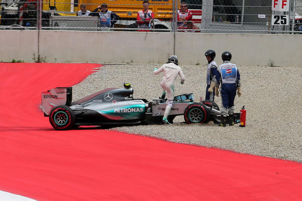 Kollisionen, Defekte, schlechte Starts: 10 Rückschläge, mit denen der Titelkampf für Nico Rosberg 2015 aussichtslos ist