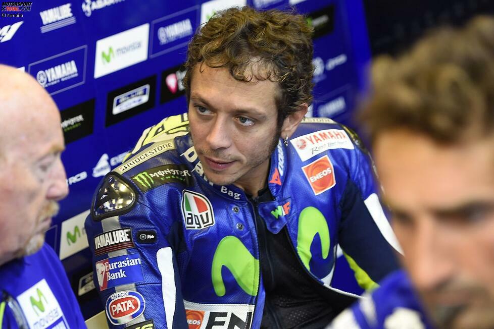 Das Urteil: Drei Strafpunkte gegen Rossi, was gleichbedeutend mit dem letzten Startplatz beim Saisonfinale in Valencia ist. Der Italiener legt beim Internationalen Sportgerichtshof Einspruch ein - vergeblich. Damit ist Rossi beim letzten Rennen des Jahres ausgerechnet auf Schützenhilfe von Marquez angewiesen. Der Italiener verrät später, dass ihm zu diesem Zeitpunkt bereits klar ist, dass er den Titel verloren hat.