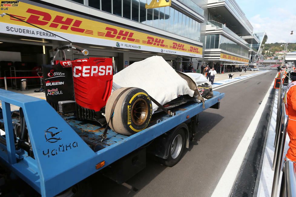 Bei Toro Rosso geht derweil die Ursachenforschung los: Teamchef Franz Tost will keinen Schaden am Auto erkannt haben. Also hat wohl ein Fahrfehler Sainz' zum heftigen Crash geführt.