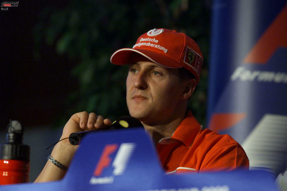 Wirklich emotional wird es auf der Pressekonferenz nach dem Rennen. Mit 41 Karrieresiegen hat Schumacher nun genauso viele Erfolge auf dem Konto wie der sechs Jahre zuvor tödlich verunglückte Ayrton Senna. Als er auf diese Tatsache angesprochen wird, bringt der sonst oftmals so kühl erscheinende Schumacher nur die Worte 